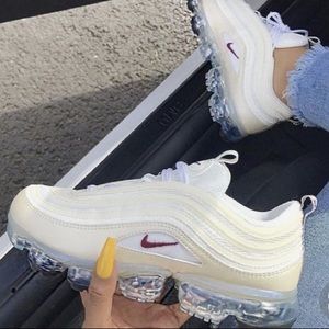 Meet your Posher, Alexia